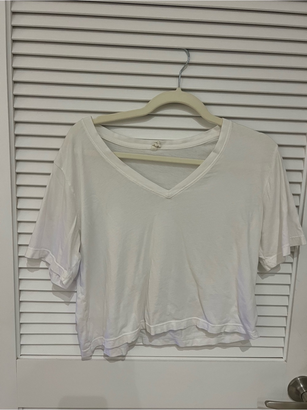Christina Lehr White V-Neck Short Sleeve Tee